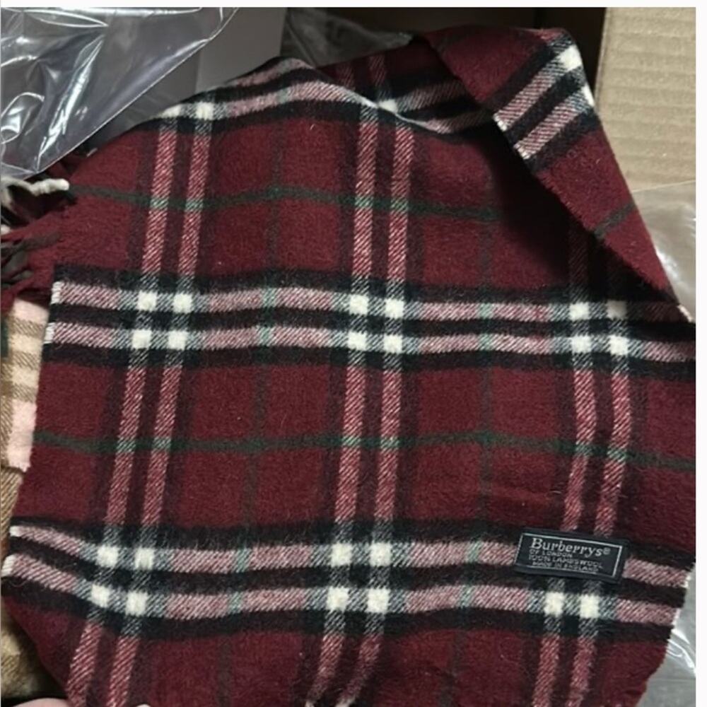 BURBERRY Lambs Wool SCARF - Picture 6 of 7